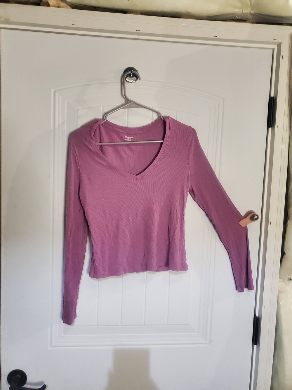 Long-Sleeve Crop V-Neck Women's Top - Light purple